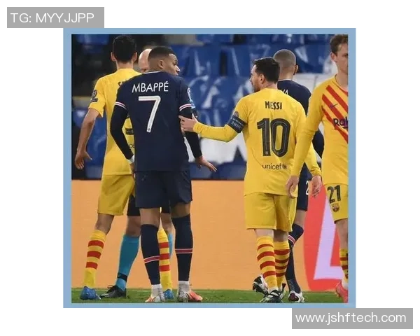 梅西带着C罗踢球，哈兰德无奈变身守门员，足球场上笑点不断