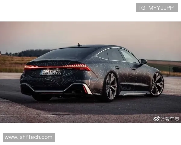 足球巨星驾奥迪RS7畅行赛场外展现非凡风采